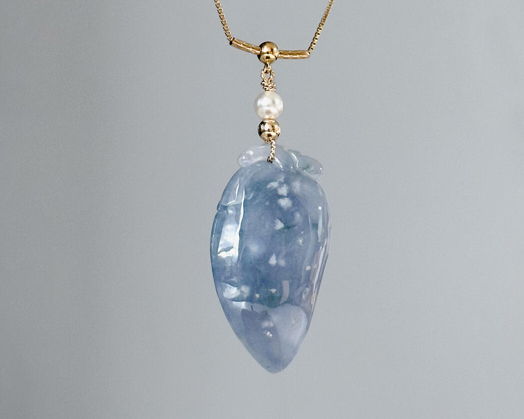Purple Jadeite Pendant will always be centralised